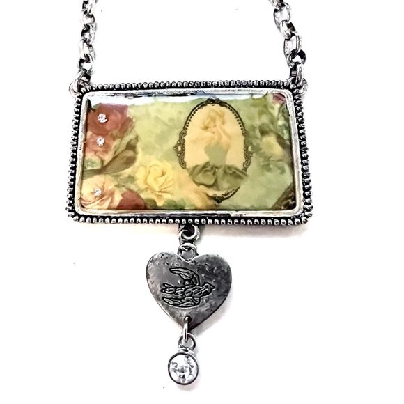 CLASSIC CINDERELLA/SNOW WHITE/PRINCESS Woman Pendant Necklace with charm - Picture 2 of 3